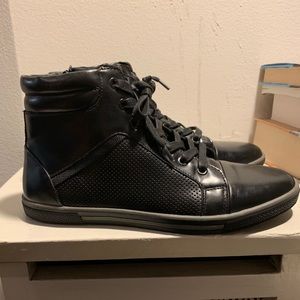Kenneth Cole Reaction “All Crown Up” sneaker